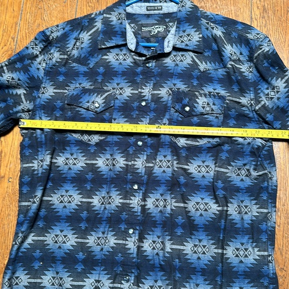 Moonshine Spirit By Brad Paisley Button Down Shirt - Picture 7 of 9